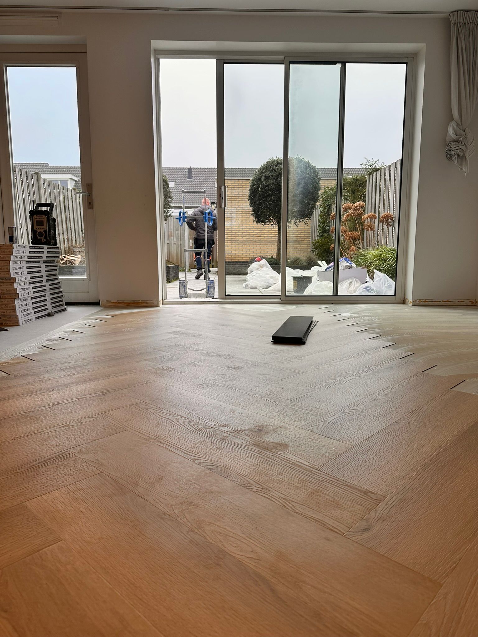 Visgraat houten vloer in aanbouw